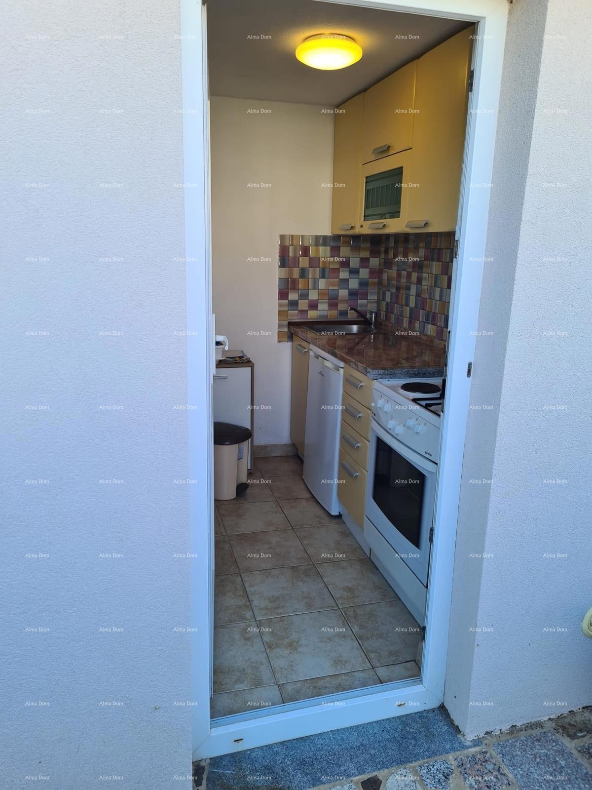 PEROJ, Appartamento al piano superiore, vicino al mare