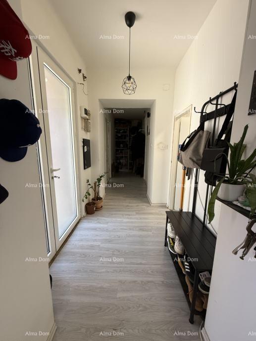 Pula, casa con giardino e edificio accessorio