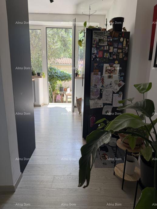 Pula, casa con giardino e edificio accessorio