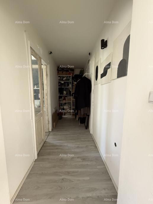 Pula, casa con giardino e edificio accessorio