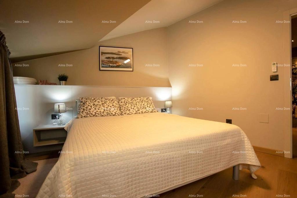 Vendita - Elegante appartamento su due piani nel centro storico della città, Rovigno!