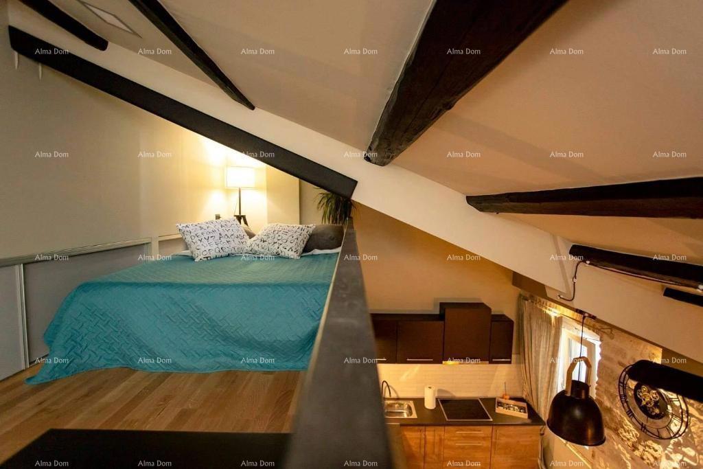 Vendita - Elegante appartamento su due piani nel centro storico della città, Rovigno!