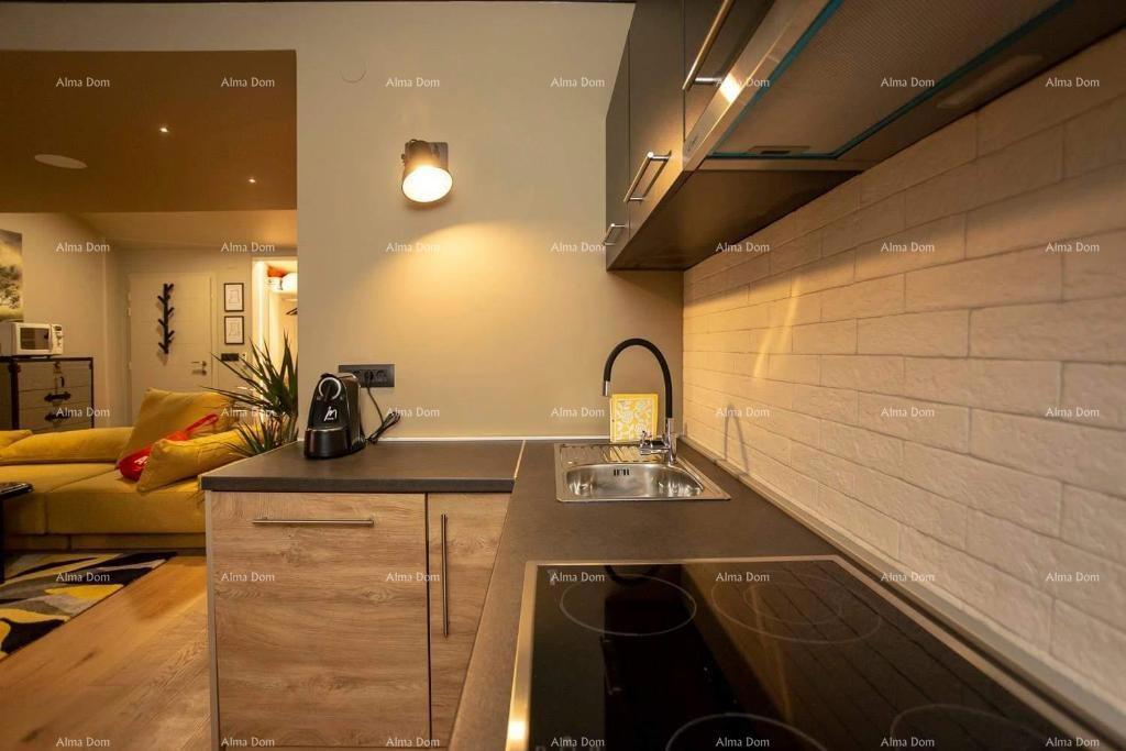 Vendita - Elegante appartamento su due piani nel centro storico della città, Rovigno!