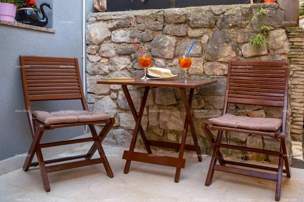 Vendita - Elegante appartamento su due piani nel centro storico della città, Rovigno!