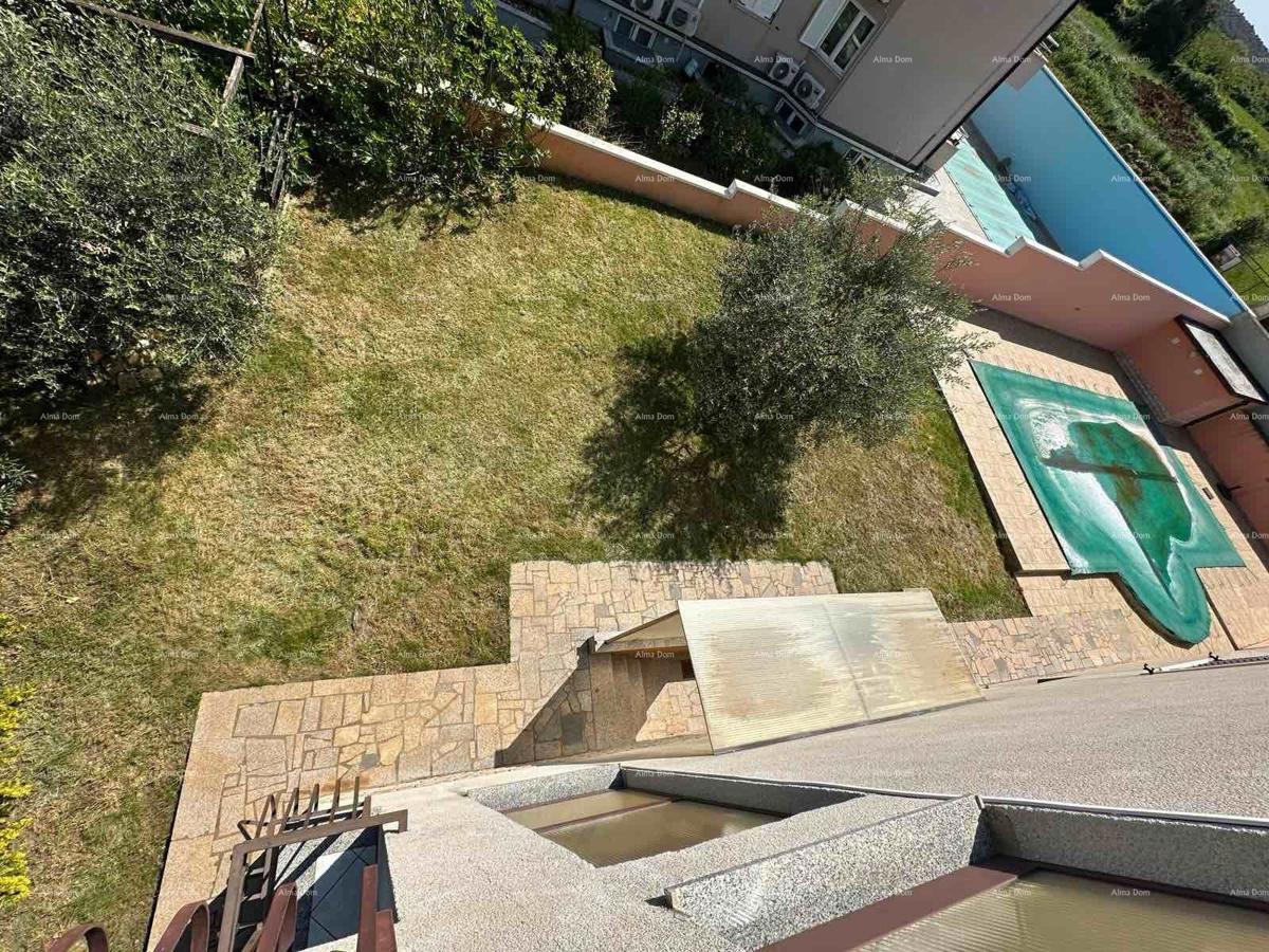 Vendiamo una casa con cinque appartamenti in ottima posizione!