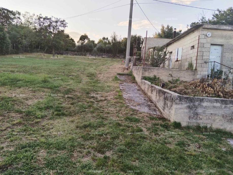 Terreno edificabile con vista mare e strutture esistenti  Barban