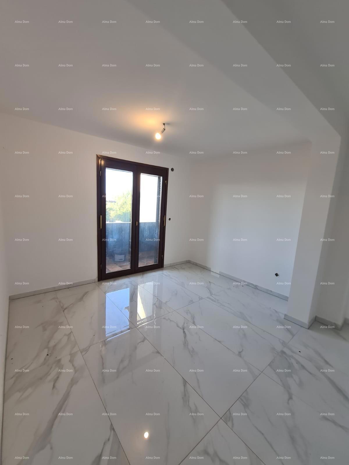 Poreč – appartamento al piano con giardino