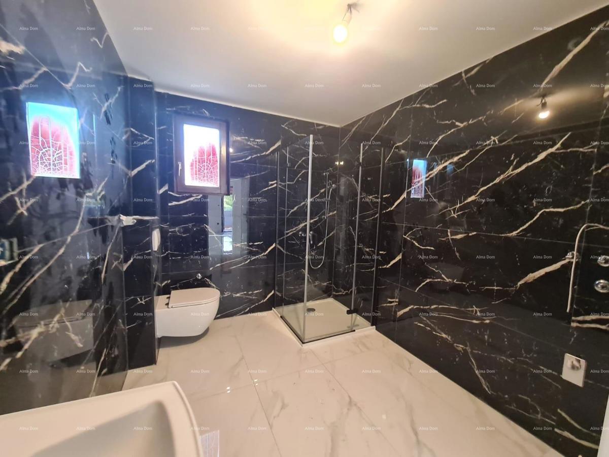 Poreč – appartamento al piano con giardino