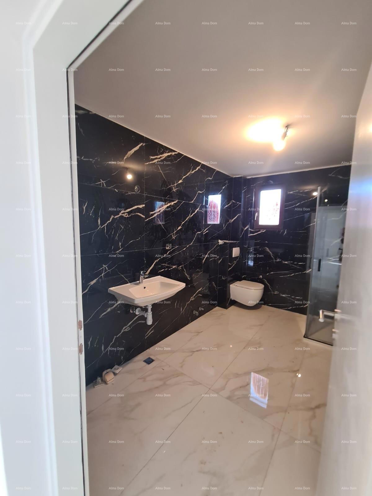 Poreč – appartamento al piano con giardino