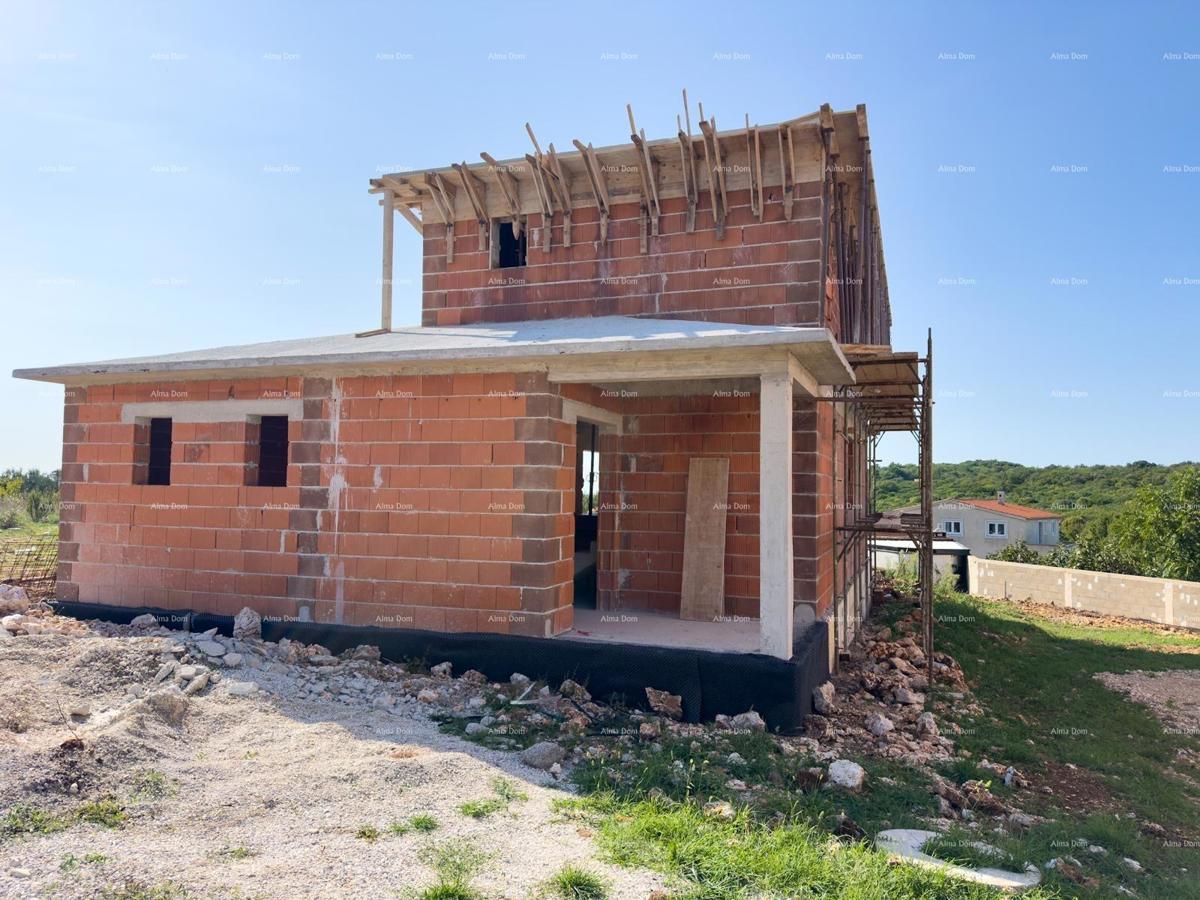 Vendita di una villa con piscina, in costruzione, a Pola!