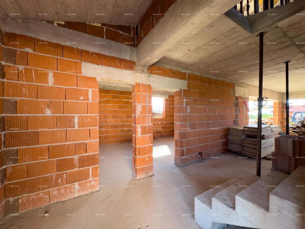 Vendita di una villa con piscina, in costruzione, a Pola!