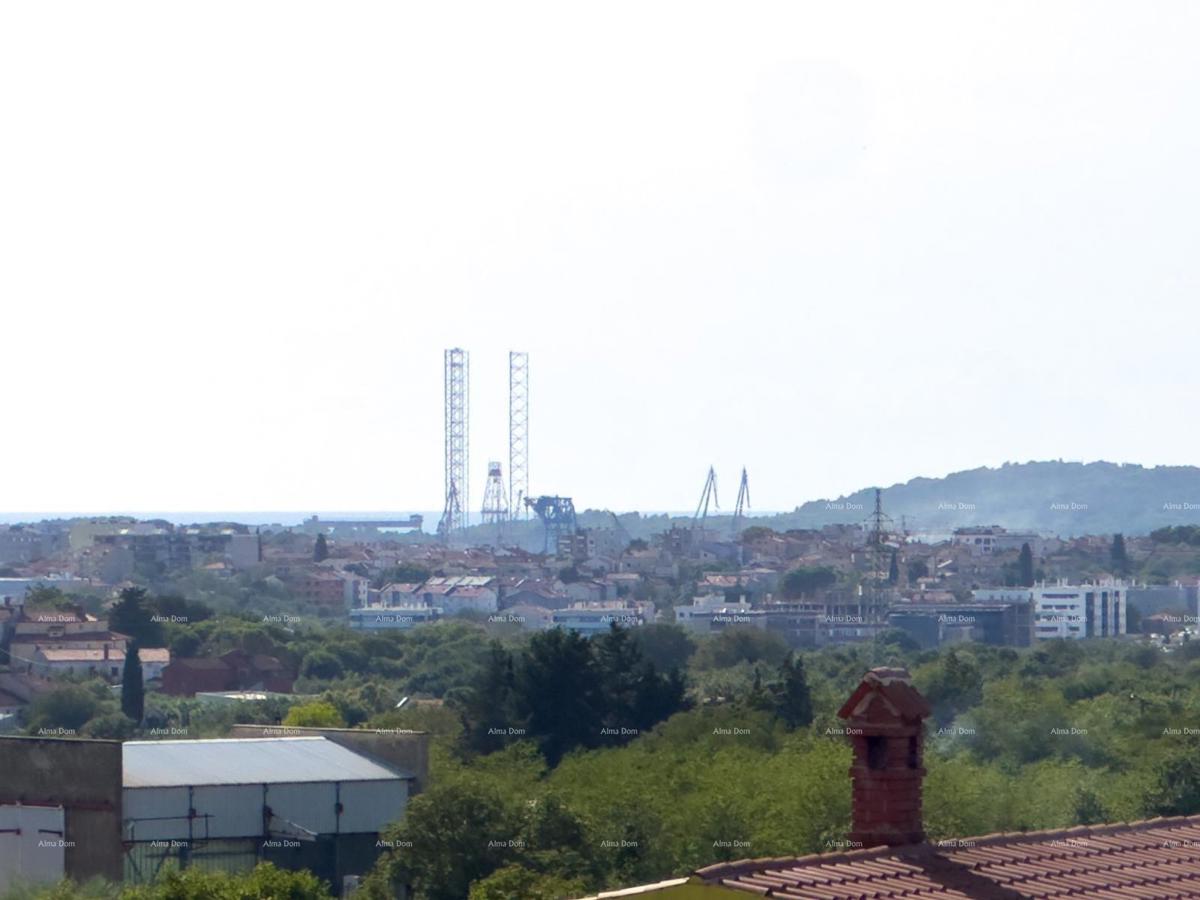 Vendita di una villa con piscina, in costruzione, a Pola!