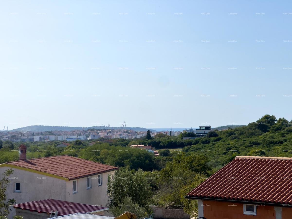 Vendita di una villa con piscina, in costruzione, a Pola!