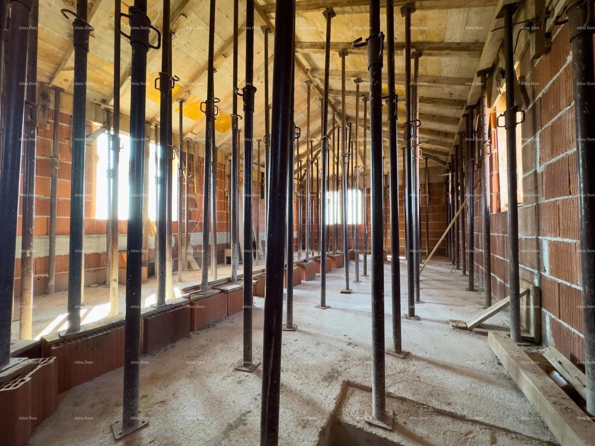 Vendita di una villa con piscina, in costruzione, a Pola!