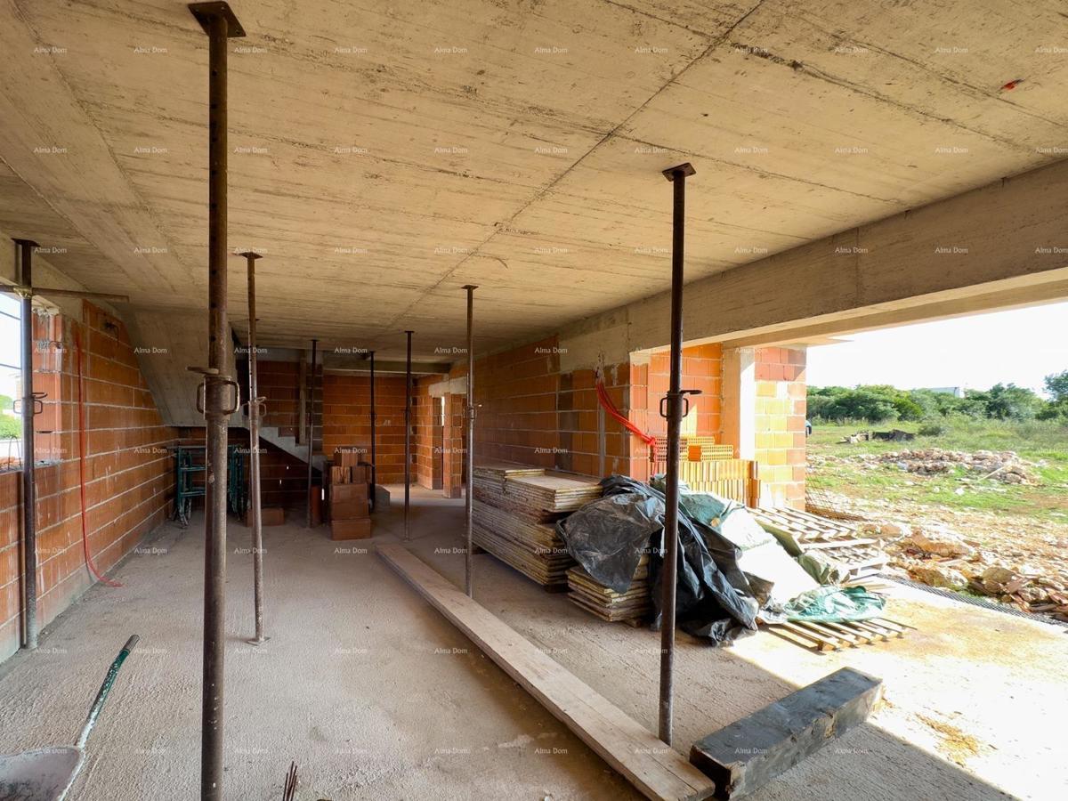 Vendita di una villa con piscina, in costruzione, a Pola!