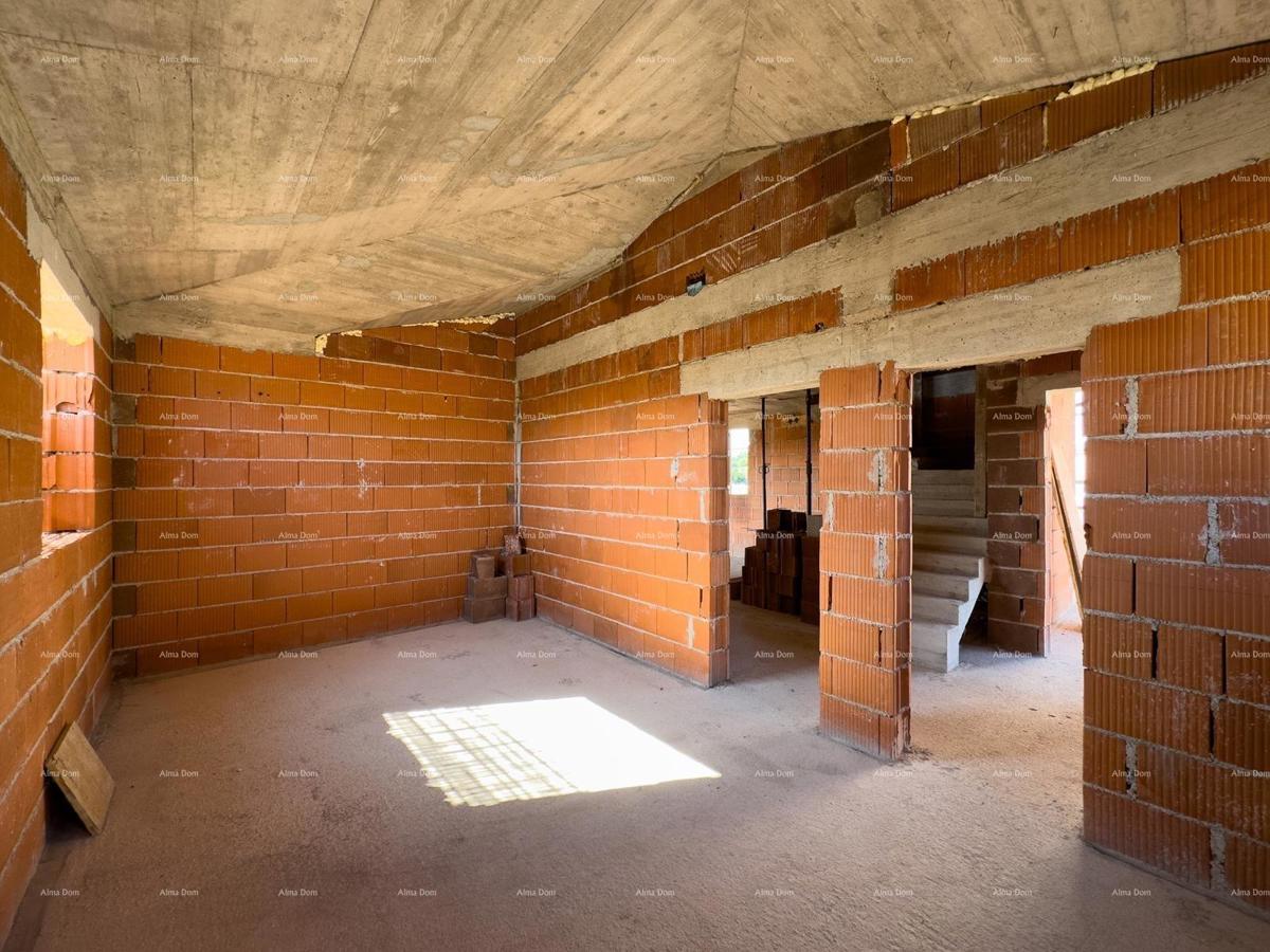 Vendita di una villa con piscina, in costruzione, a Pola!