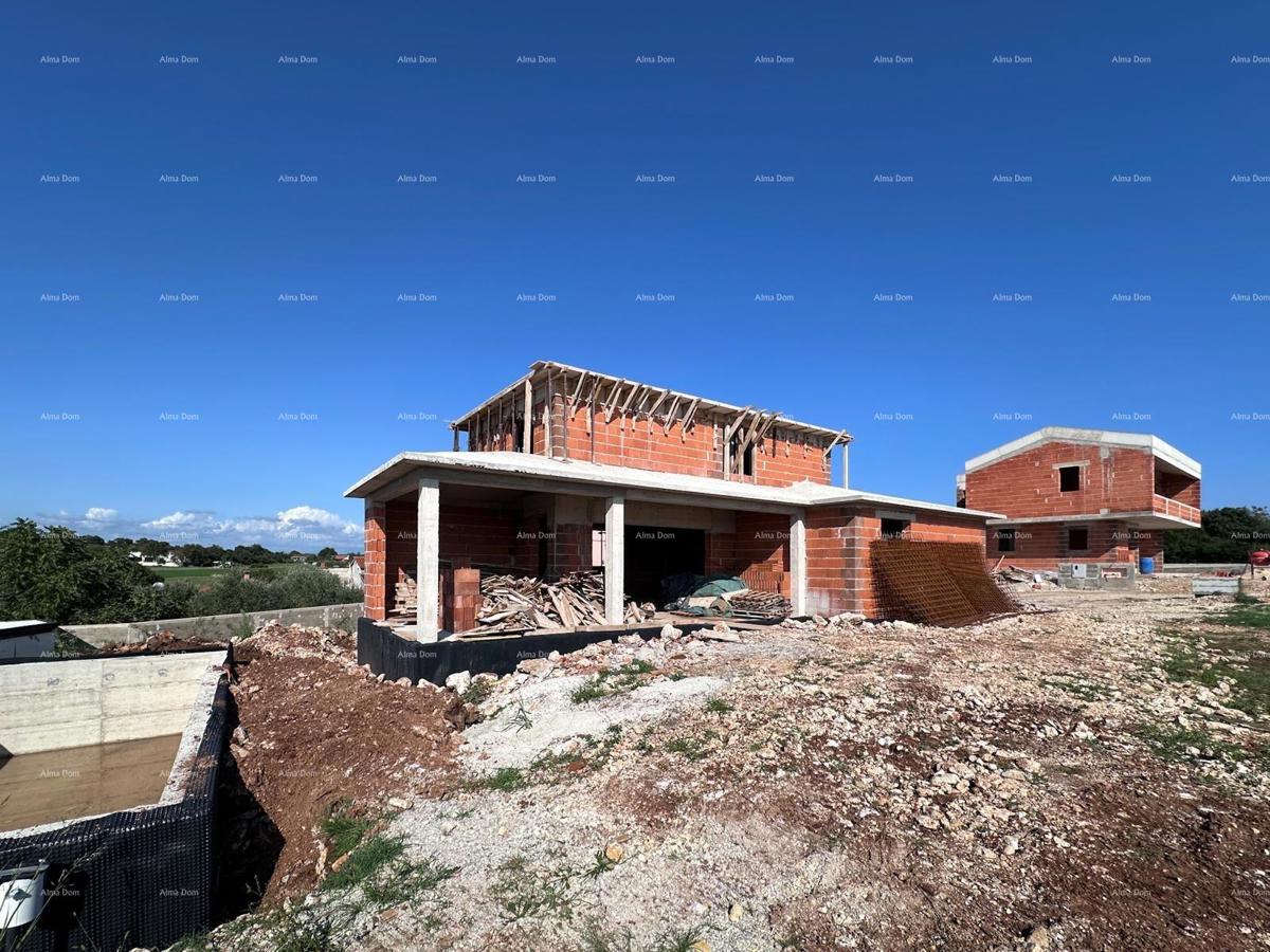 Vendita di una villa con piscina, in costruzione, a Pola!