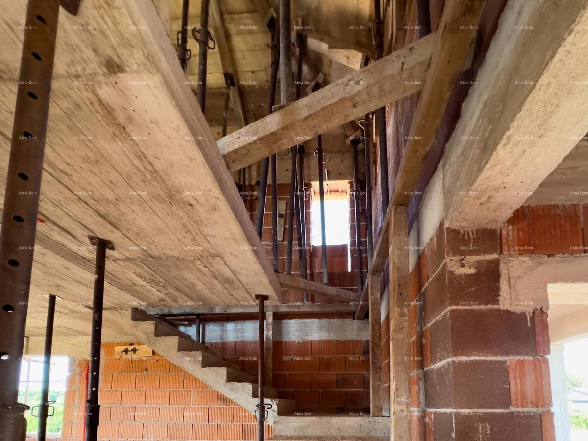 Vendita di una villa con piscina, in costruzione, a Pola!