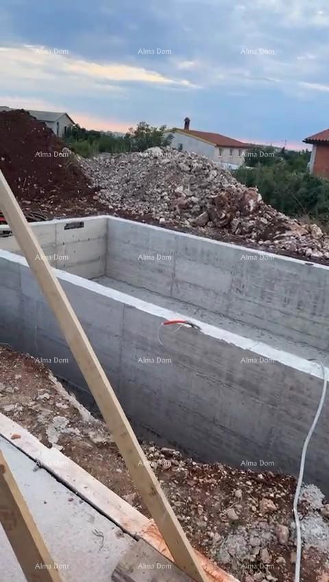 Vendita di una villa con piscina, in costruzione, a Pola!