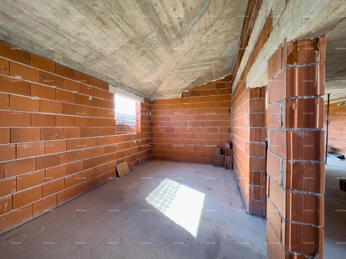 Vendita di una villa con piscina, in costruzione, a Pola!