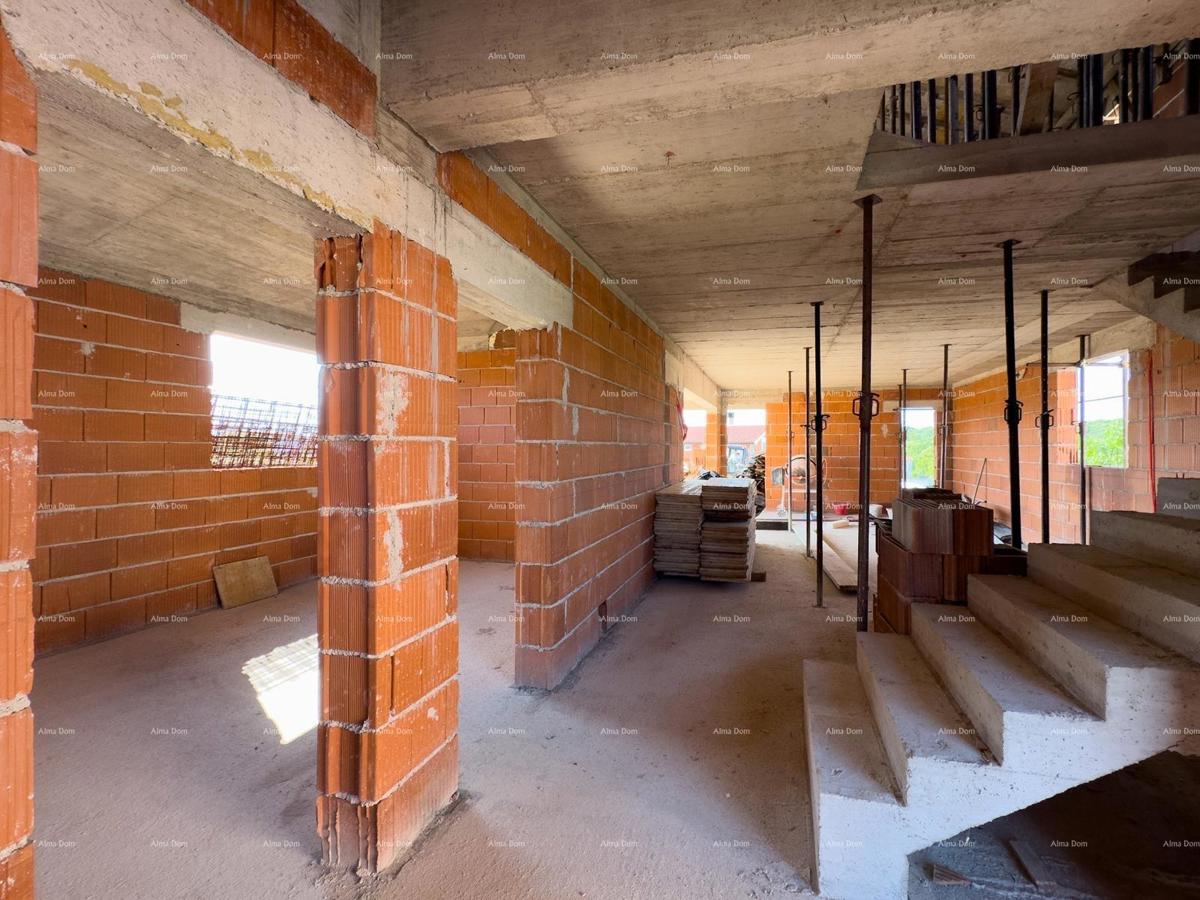 Vendita di una villa con piscina, in costruzione, a Pola!