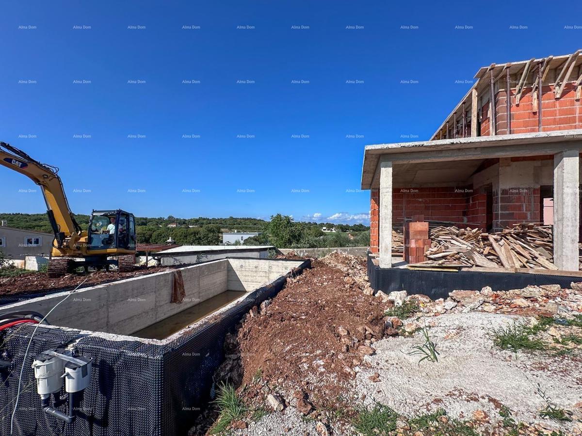 Vendita di una villa con piscina, in costruzione, a Pola!