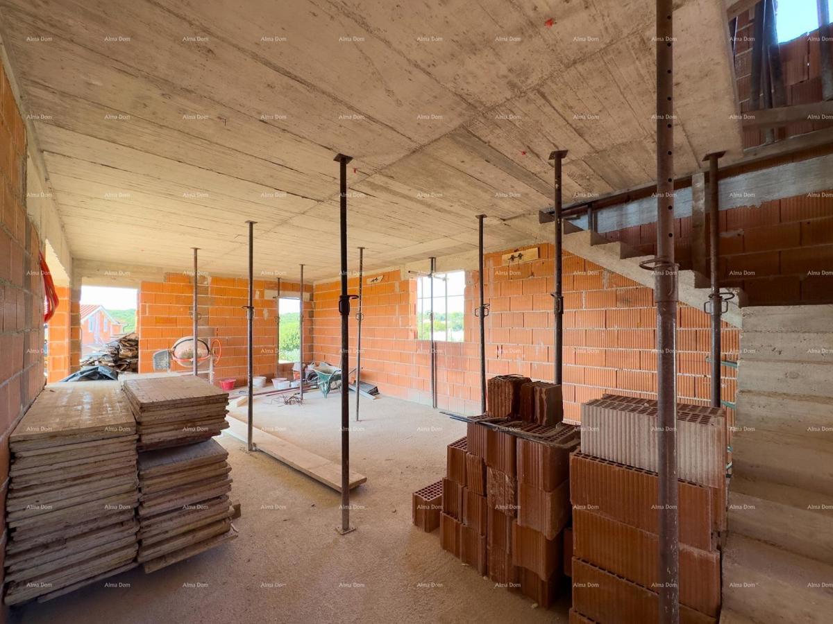 Vendita di una villa con piscina, in costruzione, a Pola!