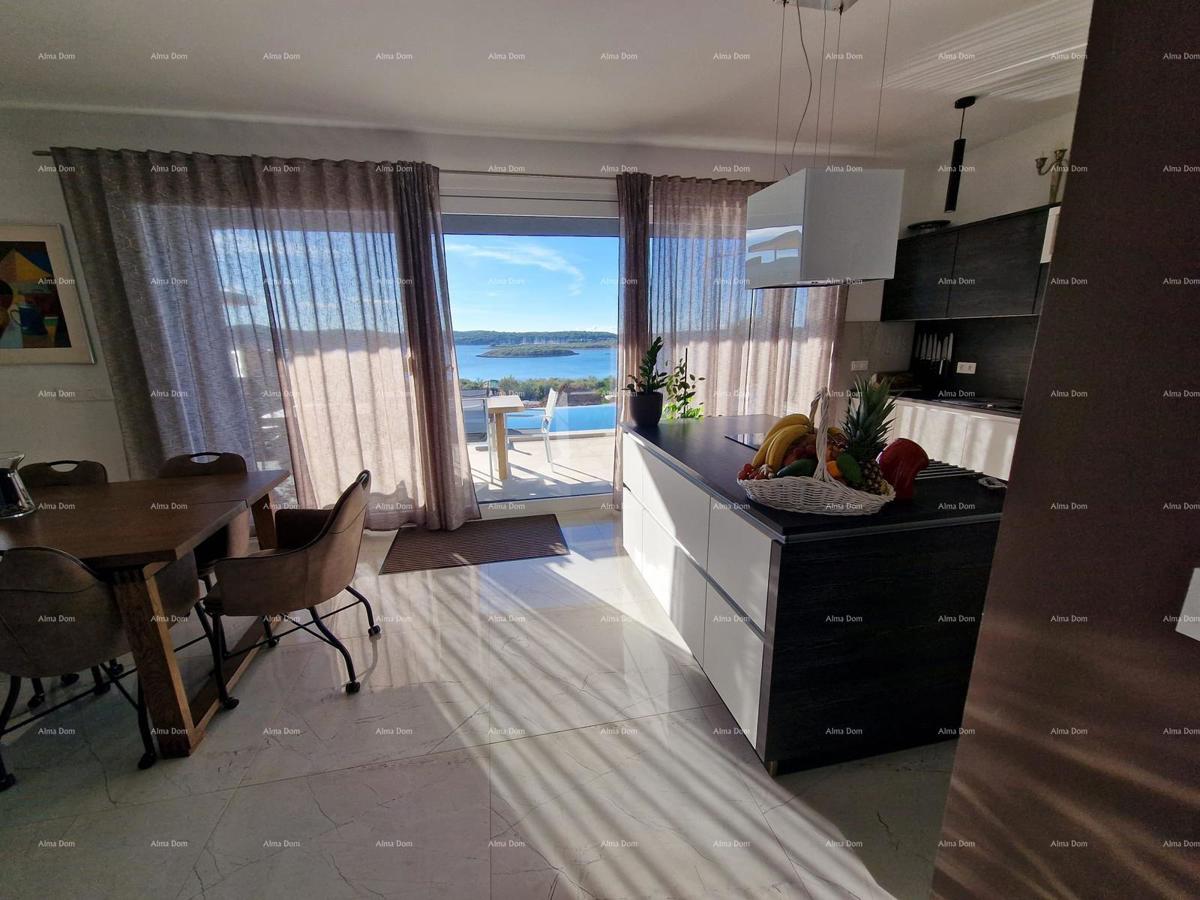 In vendita lussuosa villa a Medulin – 100 m dal mare