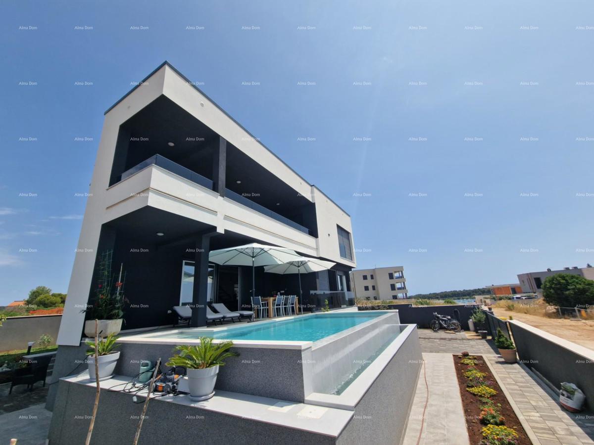 In vendita lussuosa villa a Medulin – 100 m dal mare