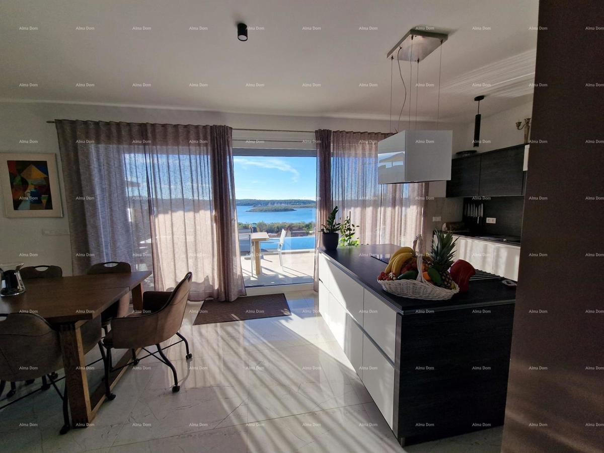 In vendita lussuosa villa a Medulin – 100 m dal mare