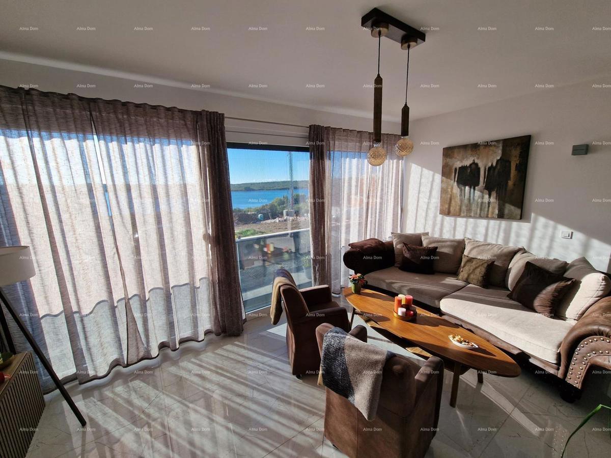 In vendita lussuosa villa a Medulin – 100 m dal mare