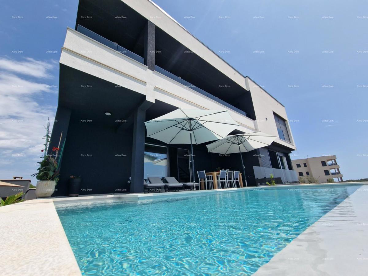 In vendita lussuosa villa a Medulin – 100 m dal mare