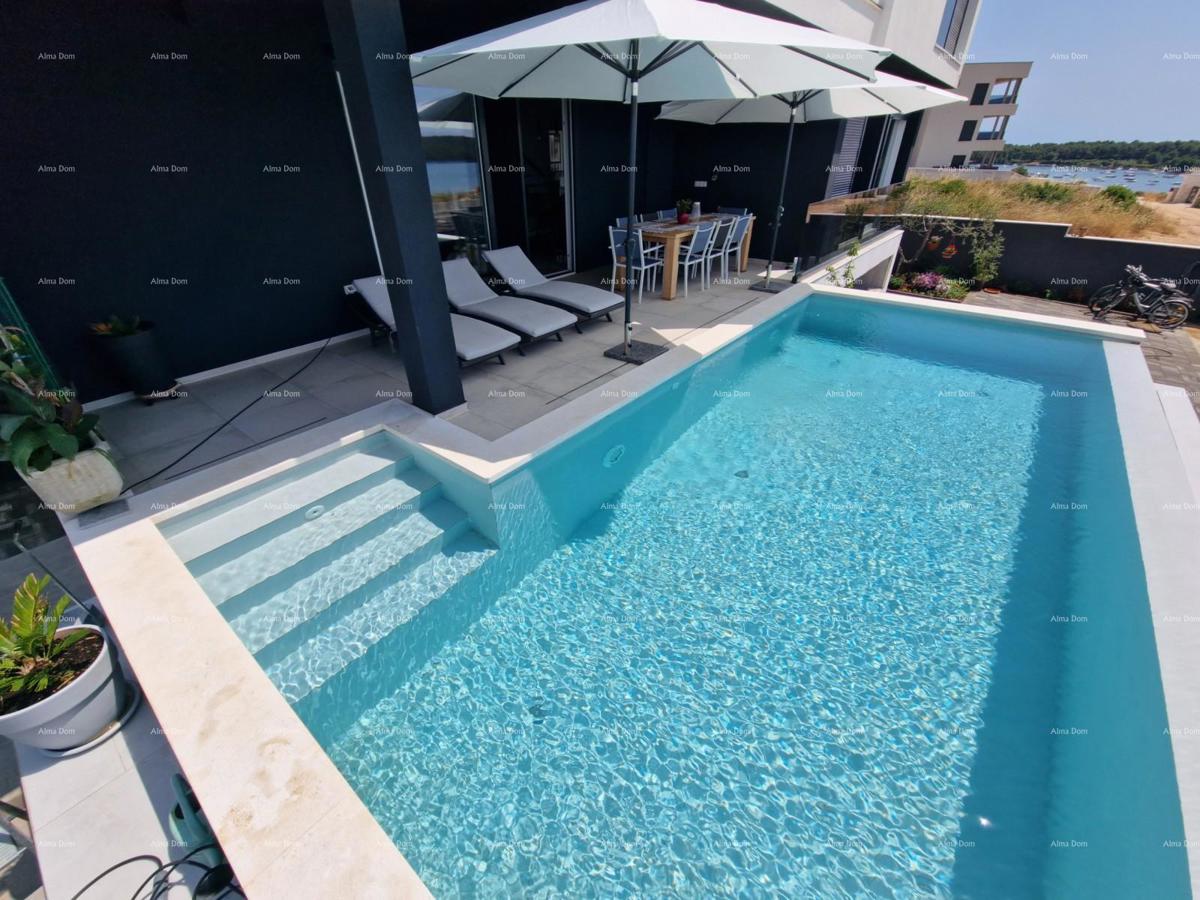 In vendita lussuosa villa a Medulin – 100 m dal mare