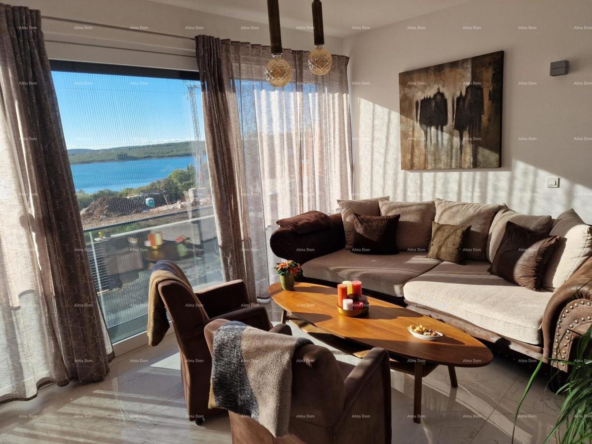 In vendita lussuosa villa a Medulin – 100 m dal mare