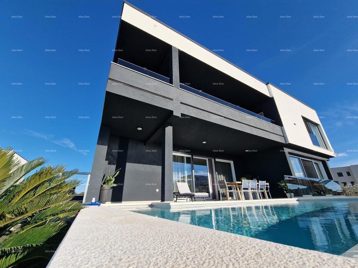 In vendita lussuosa villa a Medulin – 100 m dal mare