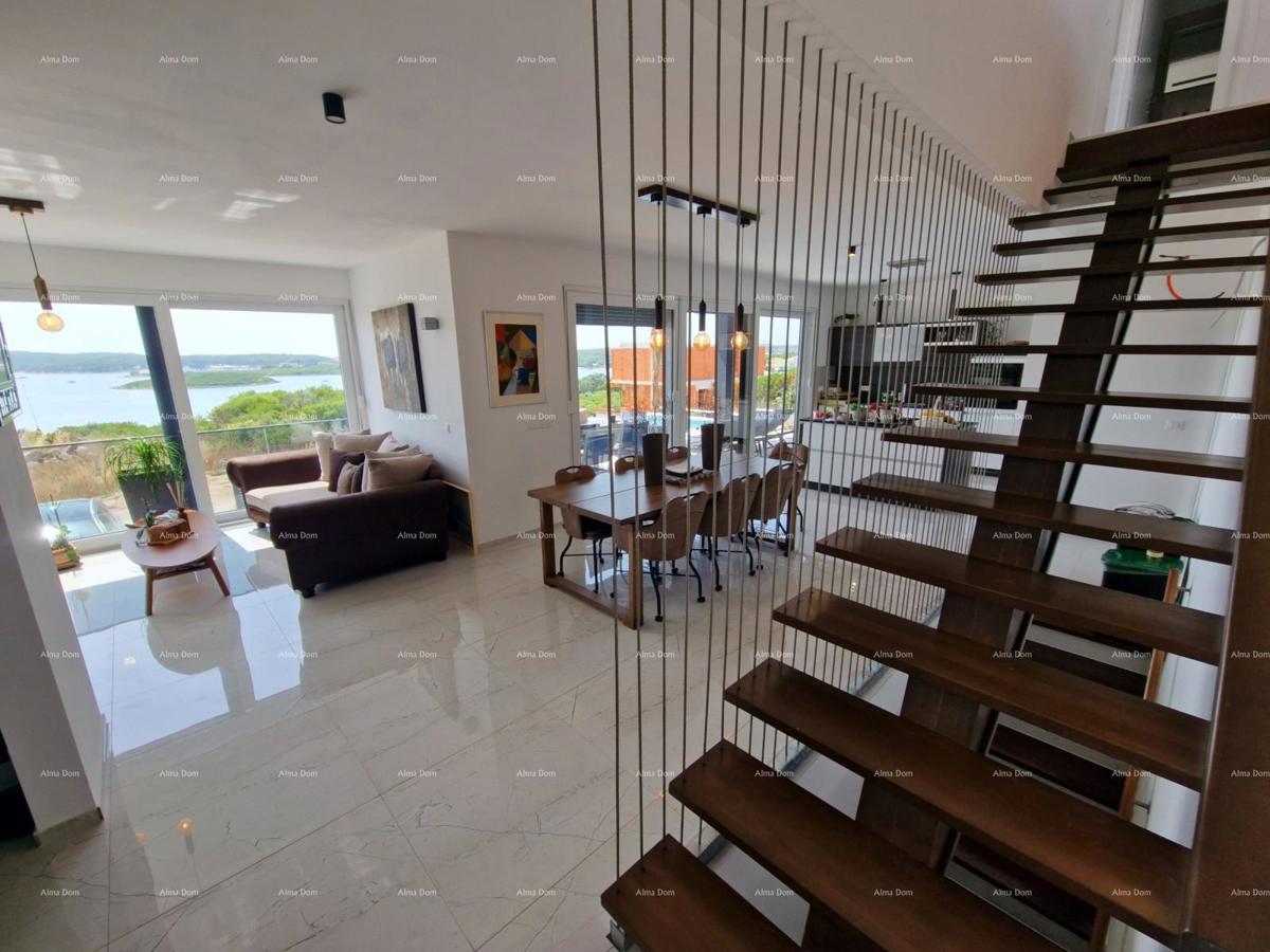 In vendita lussuosa villa a Medulin – 100 m dal mare