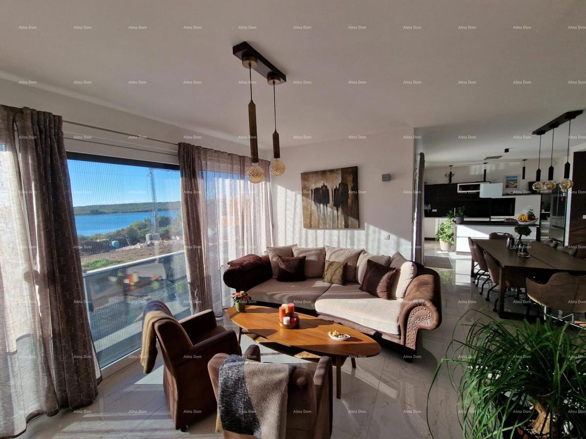 In vendita lussuosa villa a Medulin – 100 m dal mare