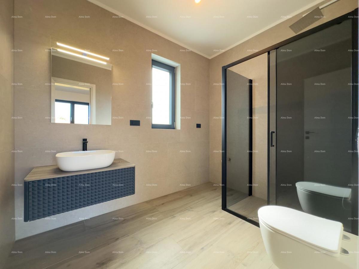 Vendiamo villa bifamiliare con piscina e garage