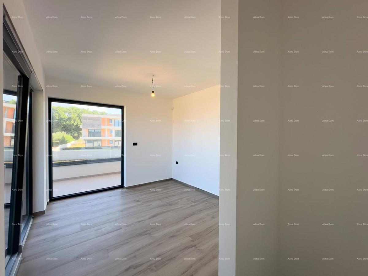 Vendiamo villa bifamiliare con piscina e garage