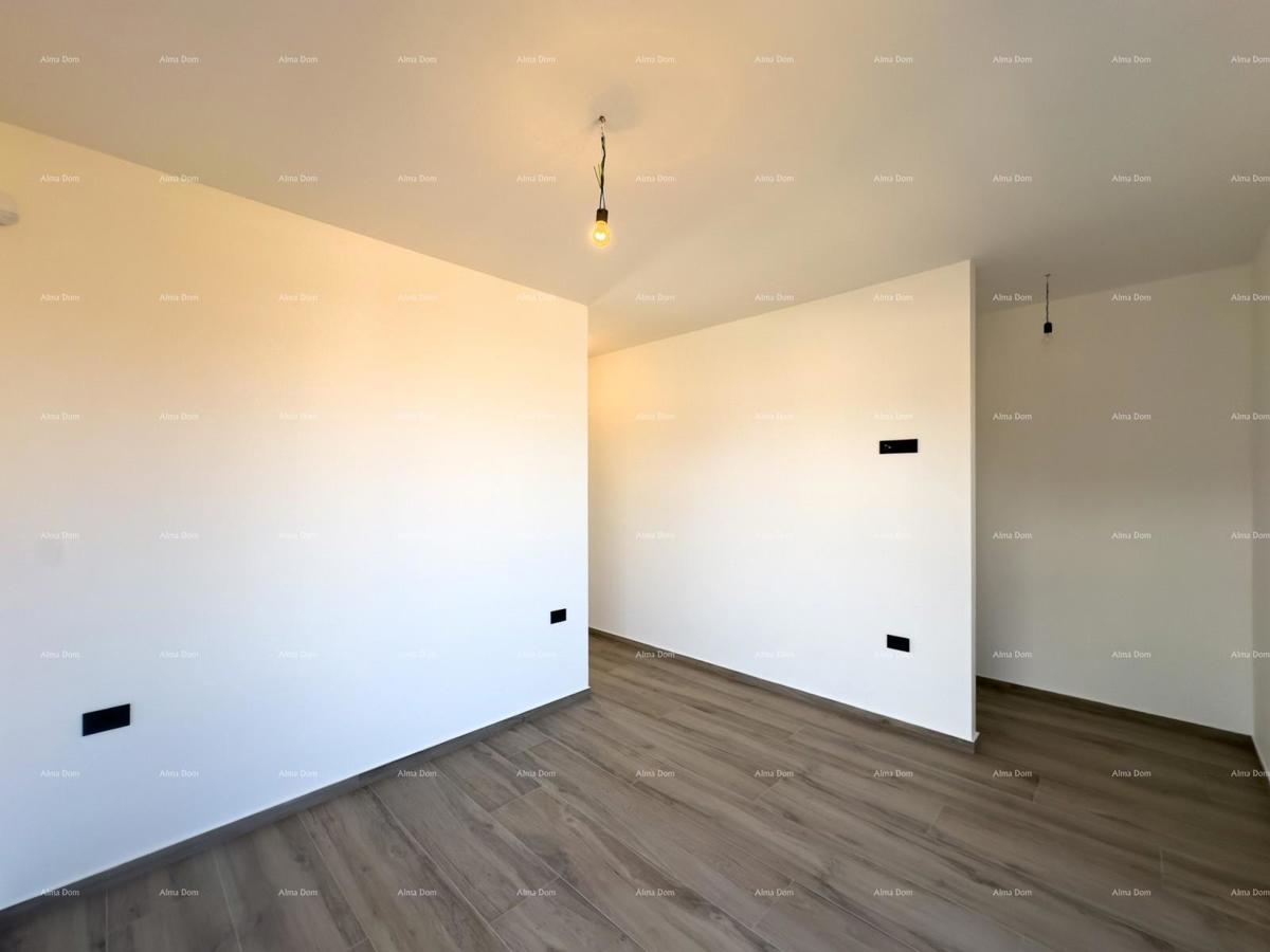 Vendiamo villa bifamiliare con piscina e garage