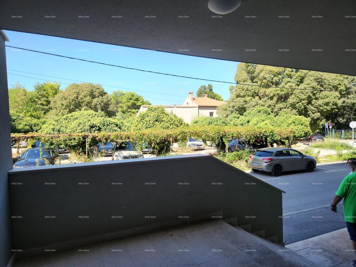 STOJA Moderno appartamento con terrazza di 80 m², a 100 m dal mare a Pola!