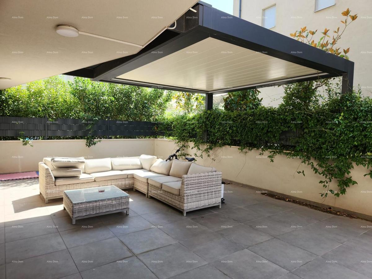 STOJA Moderno appartamento con terrazza di 80 m², a 100 m dal mare a Pola!