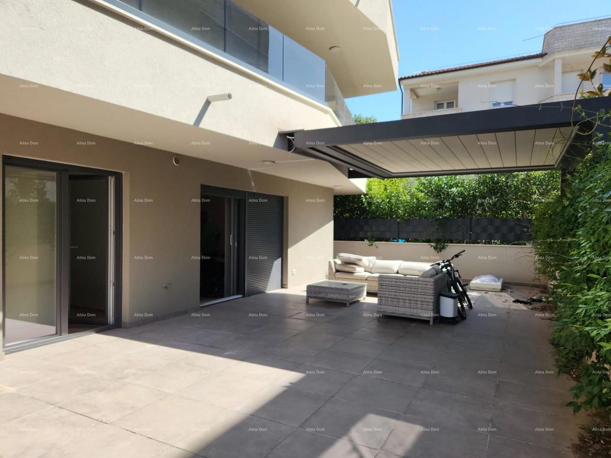 STOJA Moderno appartamento con terrazza di 80 m², a 100 m dal mare a Pola!