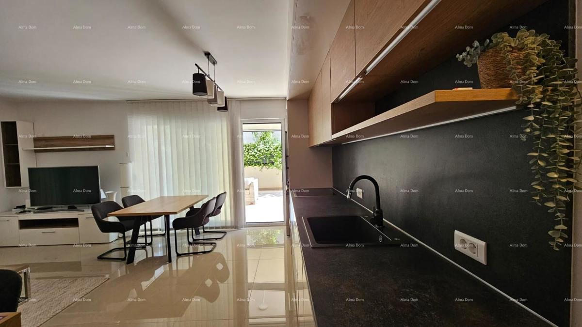 STOJA Moderno appartamento con terrazza di 80 m², a 100 m dal mare a Pola!