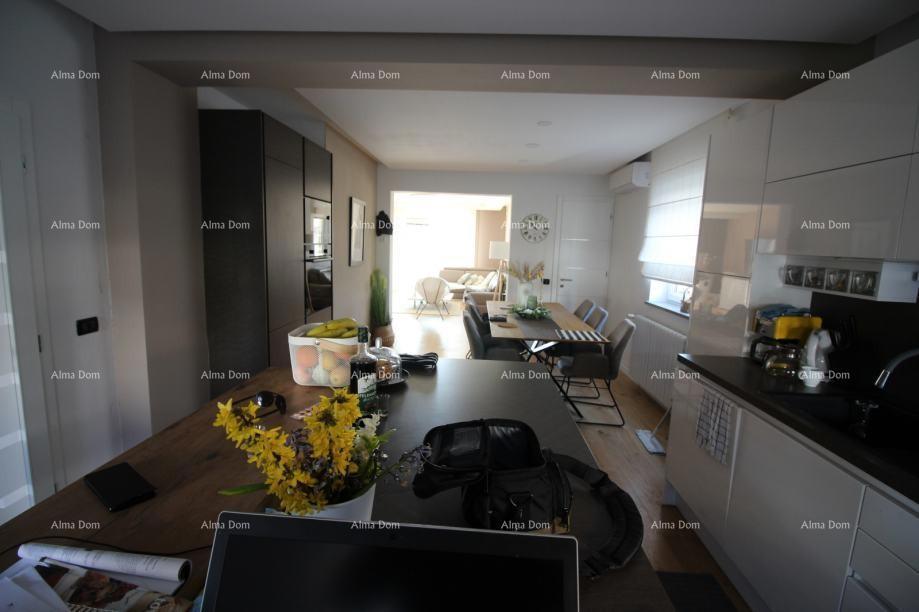 Pješčana Uvala, Villa con appartamenti vicino al mare