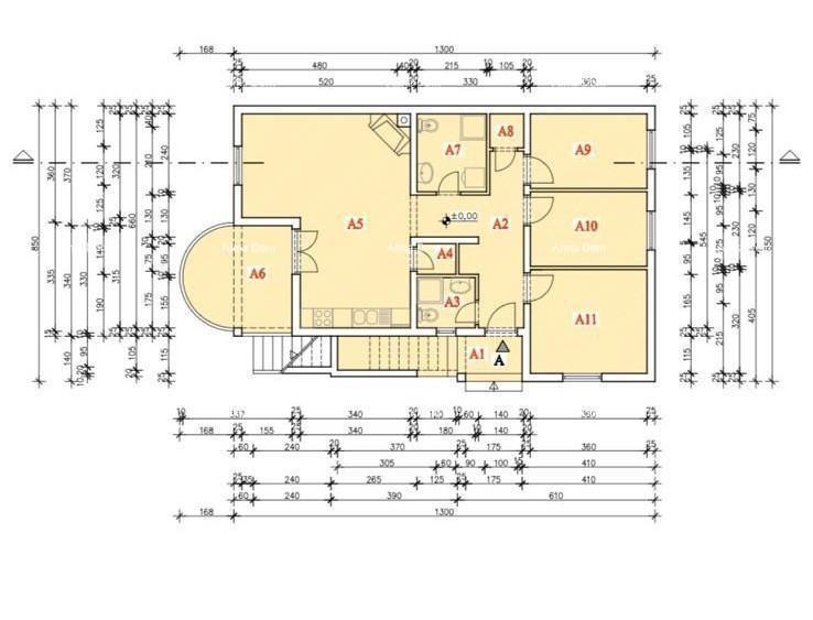 ŠIŠAN, casa con due unità abitative, 195 m2