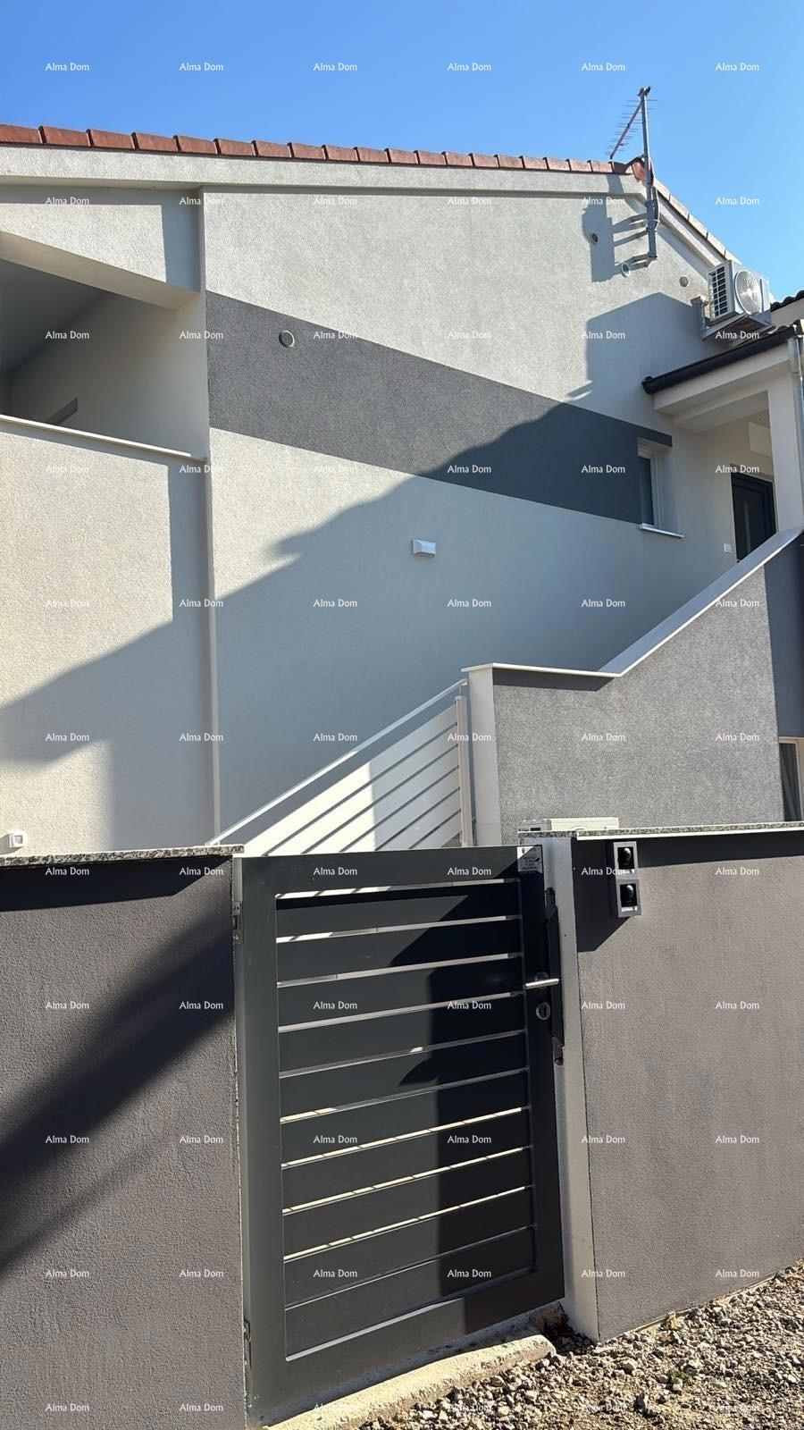 ŠIŠAN, casa con due unità abitative, 195 m2