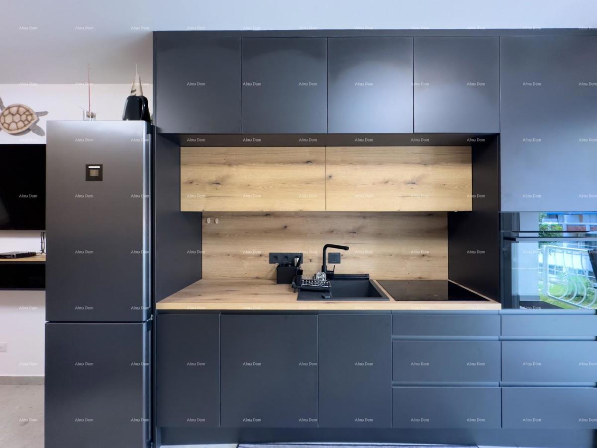 Vendiamo un appartamento completamente ristrutturato a Duga Uvala!