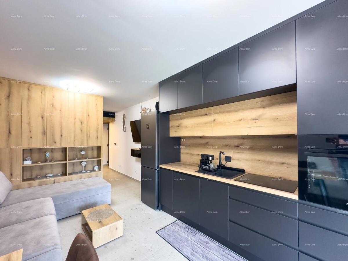 Vendiamo un appartamento completamente ristrutturato a Duga Uvala!