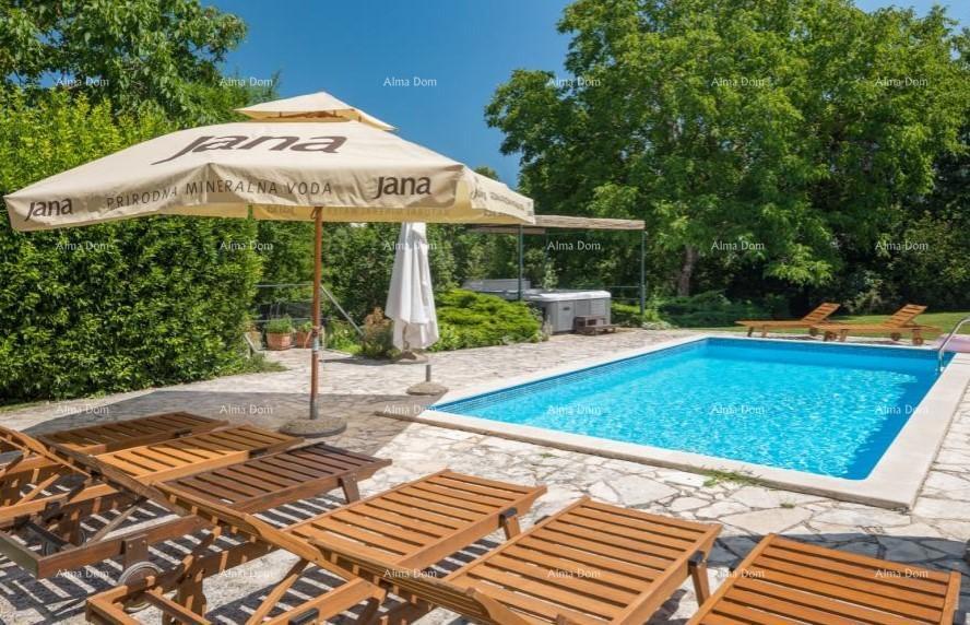 Casa con piscina in vendita, Tinjan